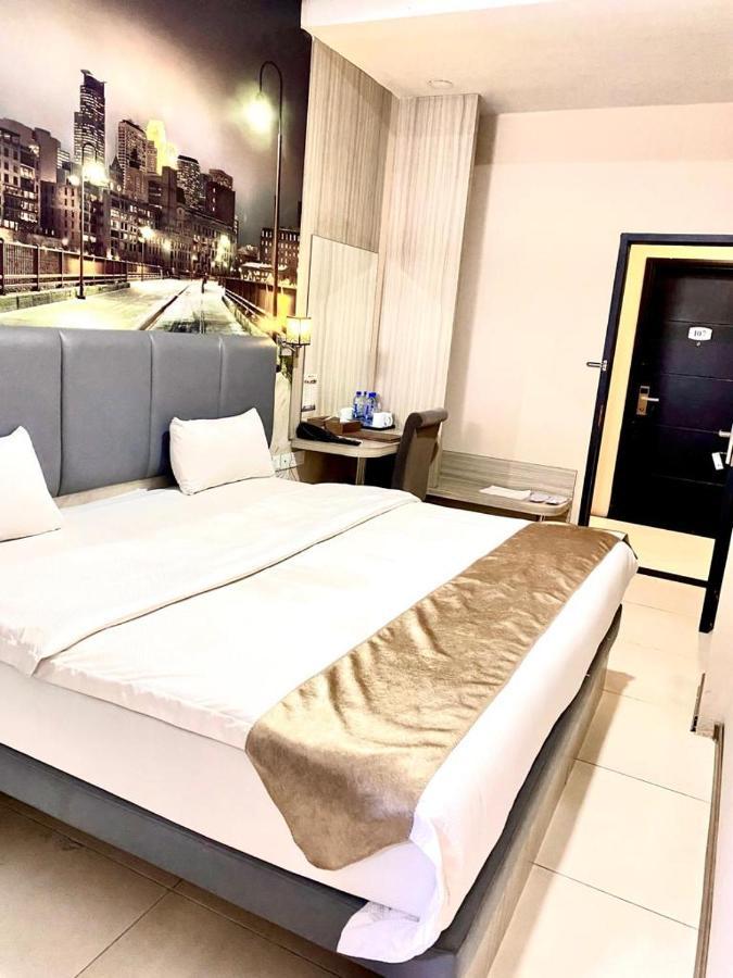 Sagulung Os Hotel Tanjung Uncang מראה חיצוני תמונה